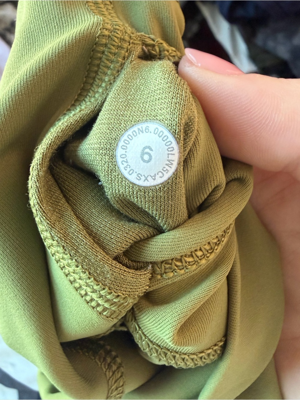 Lululemon green active leggings Size 6, 23” inseam - Picture 6 of 6
